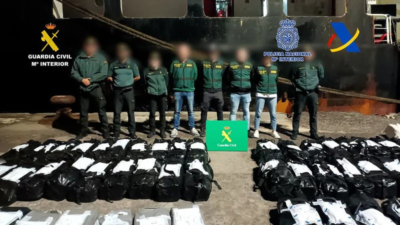 Navio que saiu do Brasil é interceptado 4 toneladas de cocaína 15