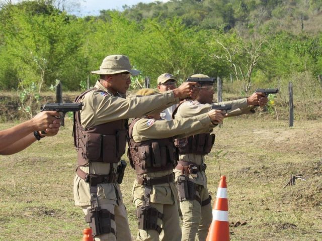 Nº de policiais mortos com Covid-19 na Bahia é 3 vezes maior do que os que foram assassinados nas ruas em 2020