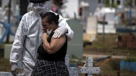 Brasil registra 188 mortes em 24 horas; total vai a 1.924