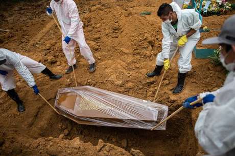 Brasil volta a ter 2ª feira mais mortal da pandemia