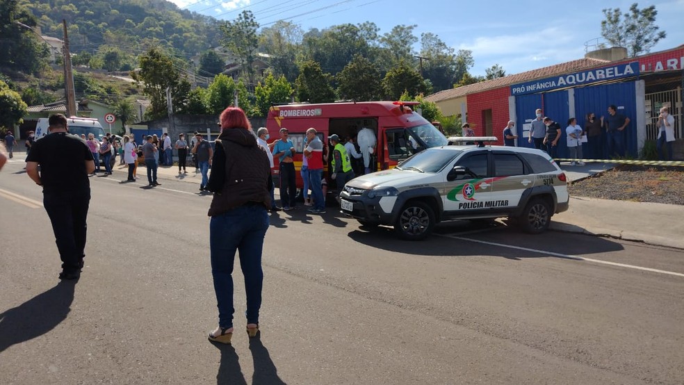 Jovem invade escola e mata três crianças e duas funcionárias no Oeste de Santa Catarina