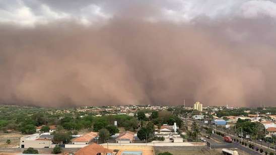 Quatro morrem durante tempestade de poeira no interior de SP