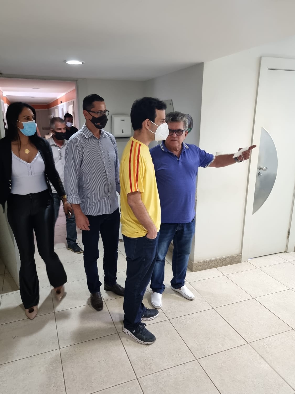 Em vitória da conquista Léo Prates visita a clínica ONCOMED