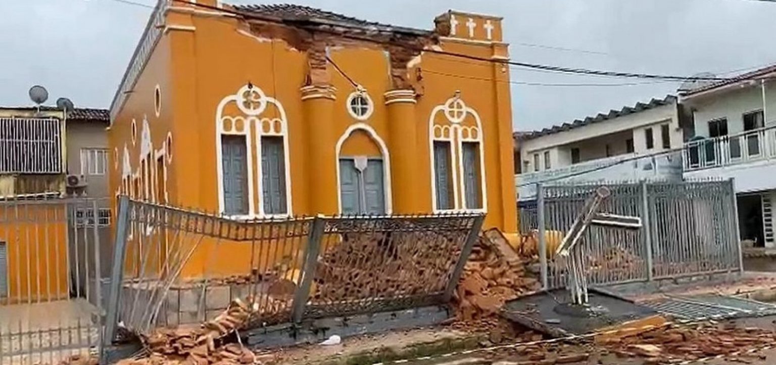 Santana: Estrutura de igreja centenária desaba após chuva e ventania no oeste da Bahia