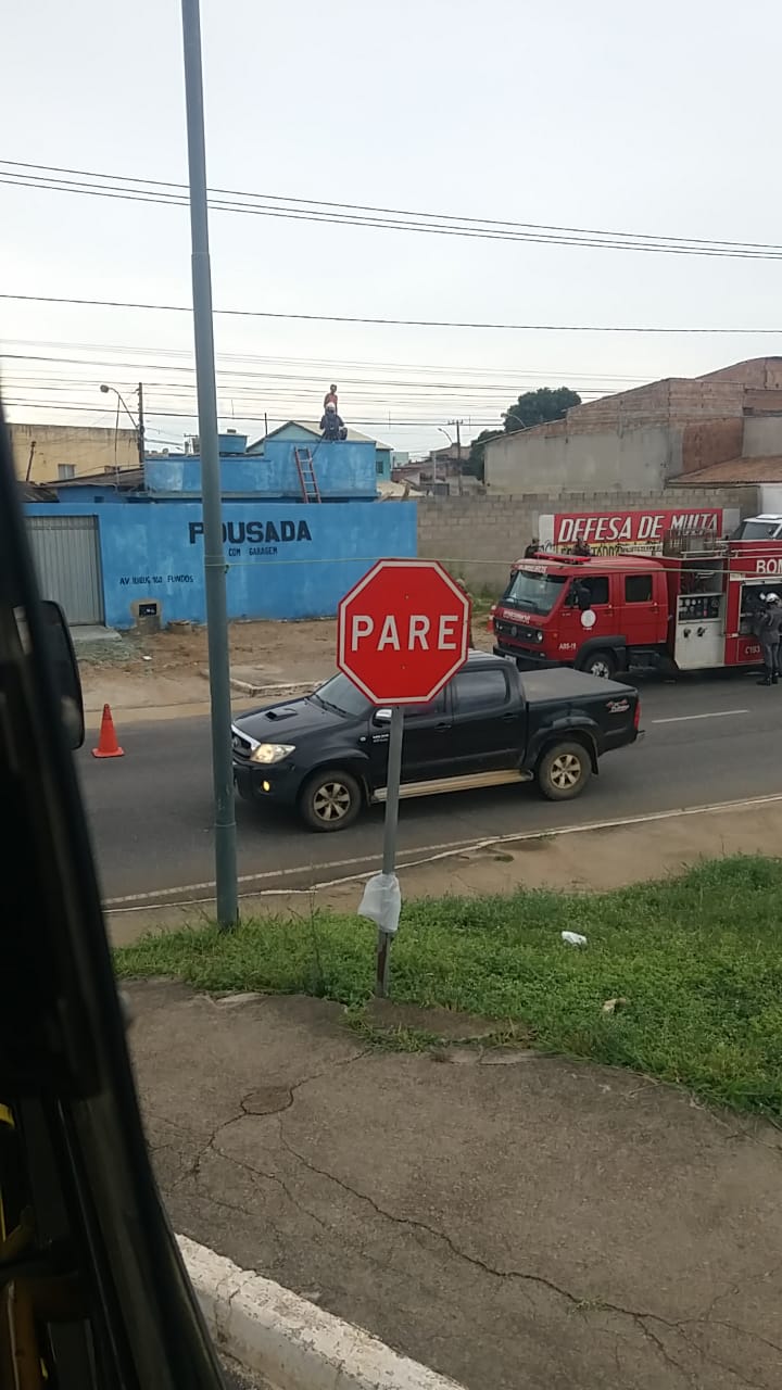 Conquista: Mulher que tentou se jogar de teto de pousada foi resgatada pelos Bombeiros