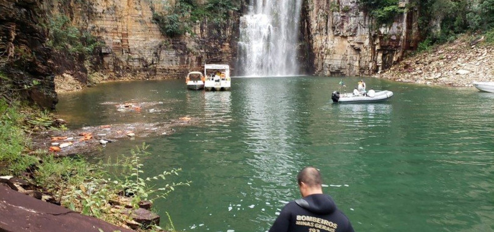 Mais dois corpos são encontrados em Capitólio; número de mortos chega a 10