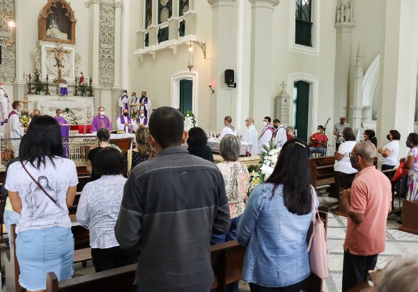 Datafolha: 20% dos eleitores religiosos afirmam votar de acordo com indicações das igrejas