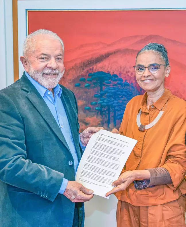 Marina Silva anuncia apoio à candidatura de Lula citando riscos à democracia