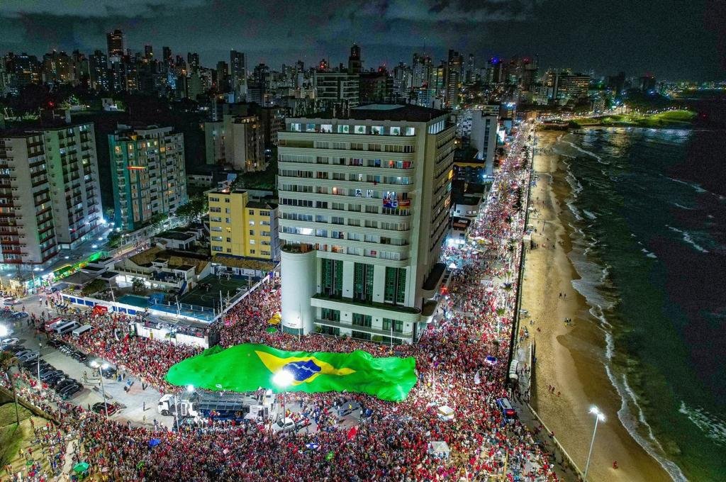 Lula critica Bolsonaro por visita a Aparecida do Norte: ‘Tentando tirar proveito da religião’