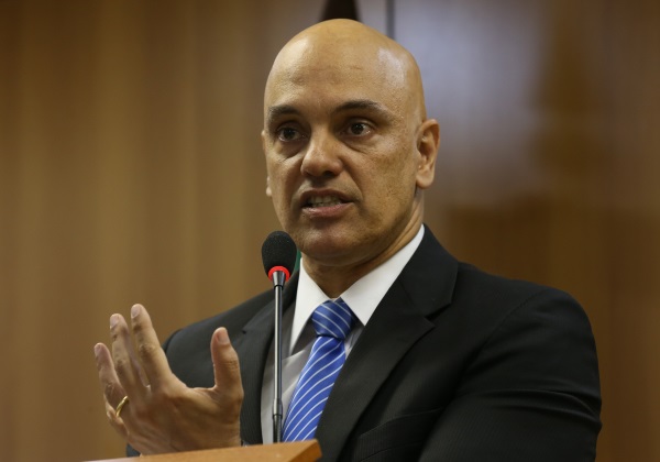 Alexandre de Moraes se reúne com representantes de plataformas digitais