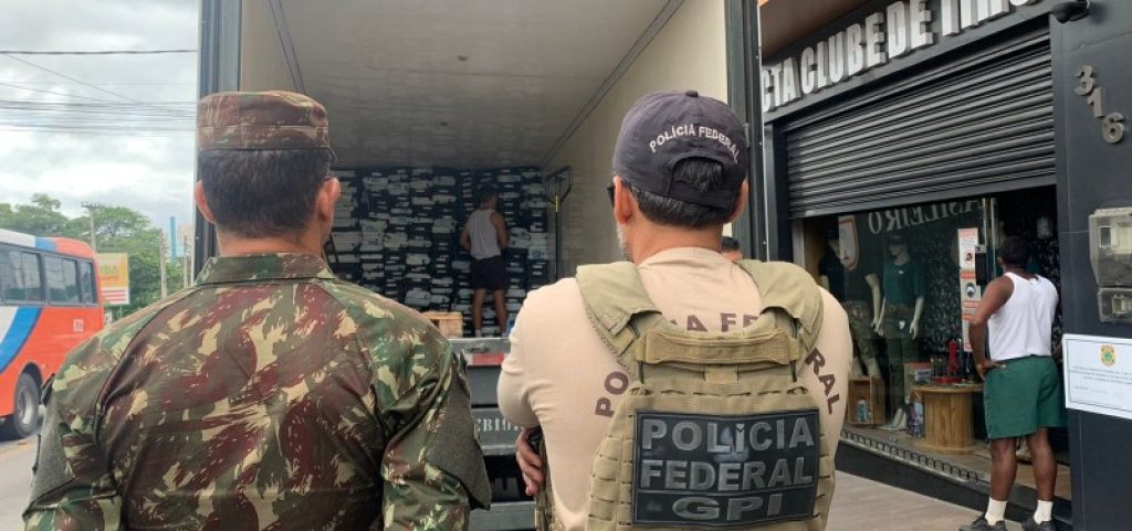 PF faz busca e apreensão em casa de tiro que vendia armas ilegalmente em Caruaru