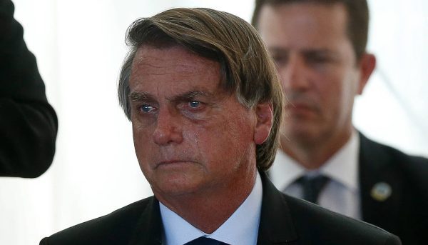 Bolsonaro teve recaída na tristeza com saída do Planalto e deve parar por 3 meses, dizem aliados