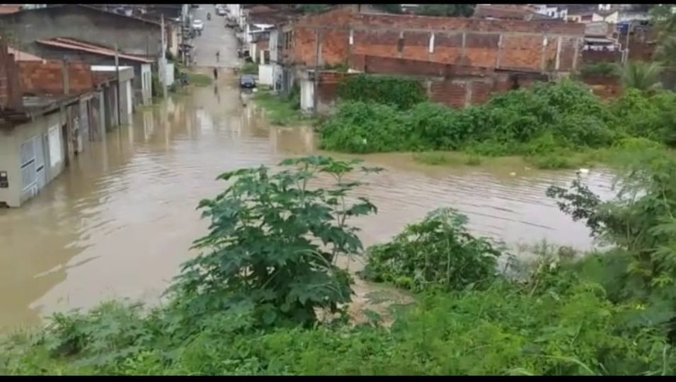 Itapetinga: População Fica Preocupada Com Volume do Rio Catolé Aumentando,