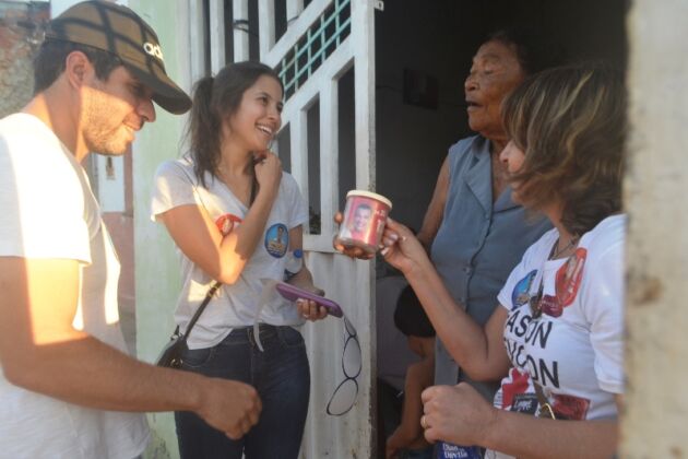 Família Moura deseja a Todos os itapetinguenses Um Feliz Natal e Um Ano Novo Próspero