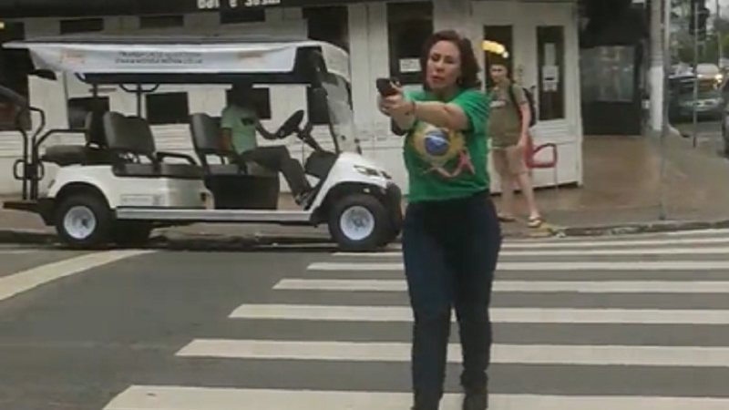 Após determinação do STF para entregar arma, Carla Zambelli toma decisão; confira