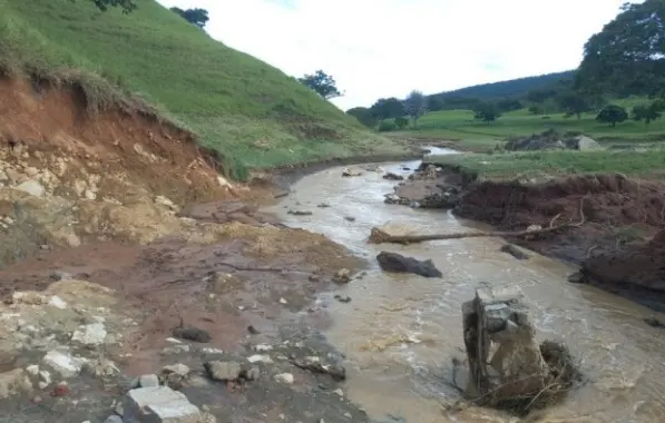 Itiruçu: Barragem de propriedade rural rompe e interdita estradas que ligam outras regiões