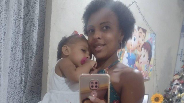 Mulher mata filha de 1 ano e toma chumbinho; crime foi descrito em uma carta