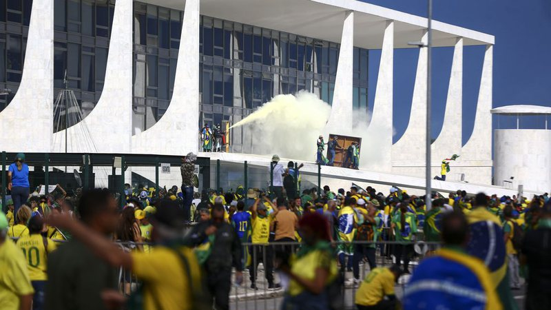 Após concluir análise, Moraes mantém 942 bolsonaristas presos em Brasília