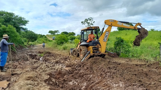 Itapetinga: Prefeitura Atua em Recuperação e Estradas Vicinais