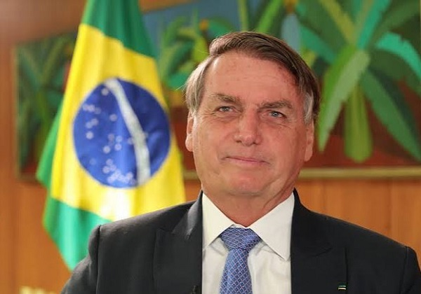 Bolsonaro diz que retorna ao Brasil em março para liderar oposição a Lula