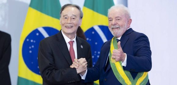 Lula dobra aposta em viagem à China para pressionar EUA a ‘pôr mão no bolso’