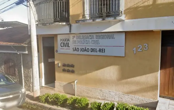 Mulher encontra três pessoas mortas dentro de casa ao chegar de viagem