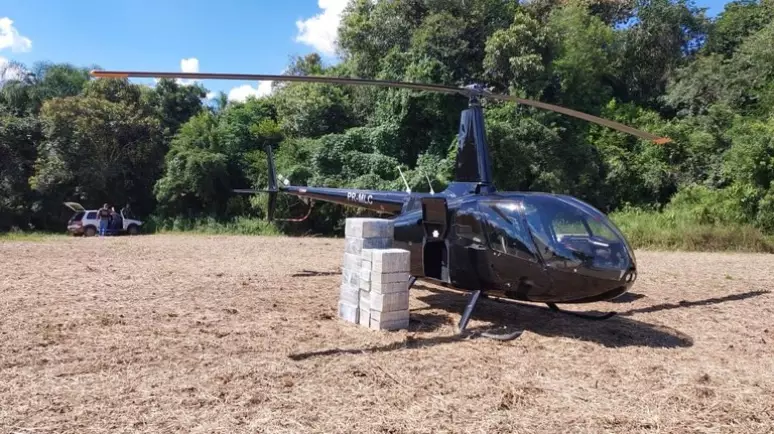 Polícia intercepta helicóptero com mais de 300 kg de cocaína