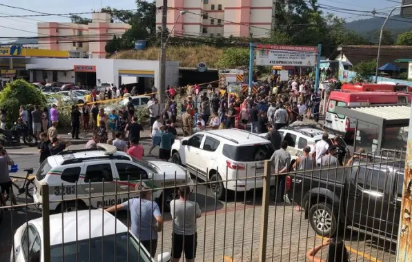 Professora de creche onde crianças foram mortas em SC diz que trancou sala para proteger bebês