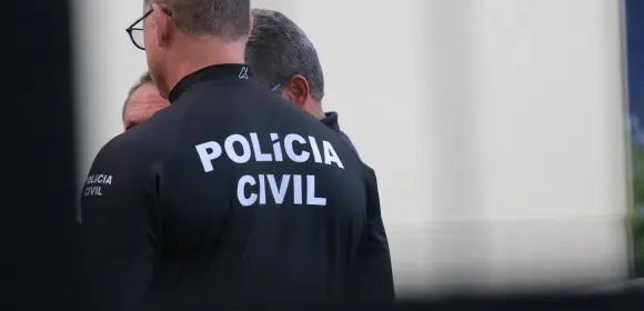 Homem é preso por torturar e matar companheiro após ser acusado de roubo