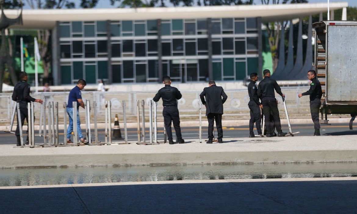 Presidência retira grades do Palácio do Planalto