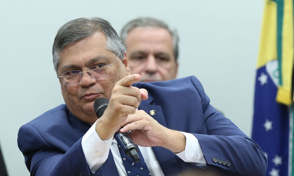 Flávio Dino diz que PF vai acompanhar investigação sobre mortes de médicos no Rio