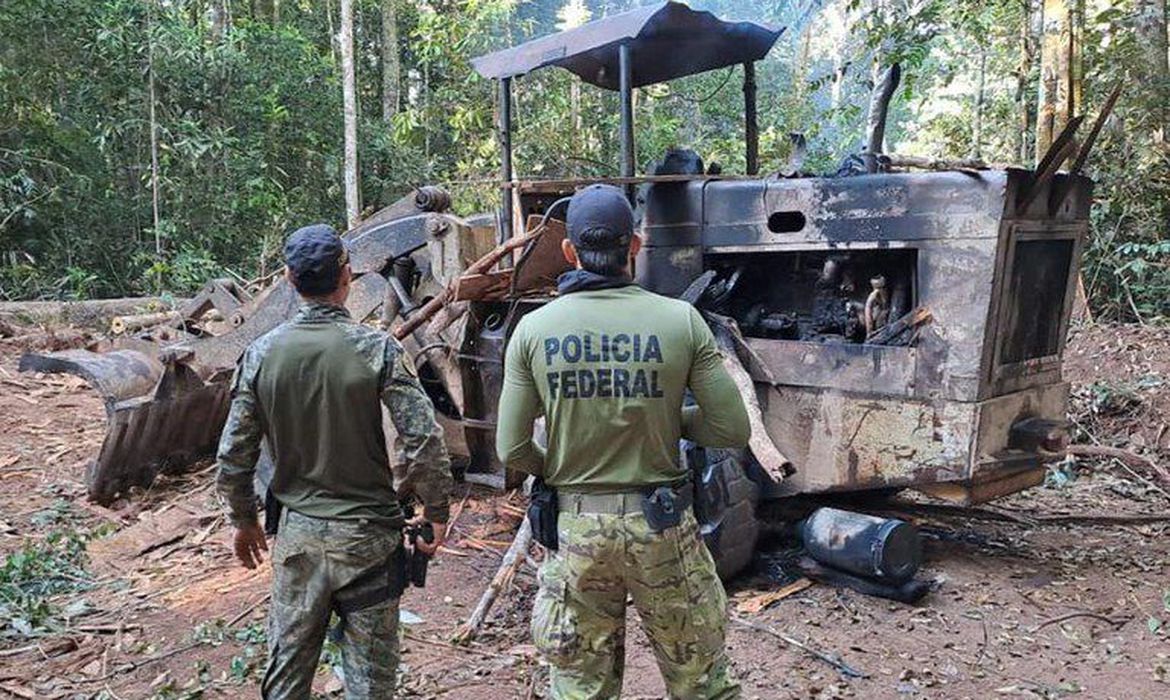 PF faz operação contra extração ilegal de ouro e diamantes em TI; Foram apreendidos veículos, armas e equipamentos para garimpo