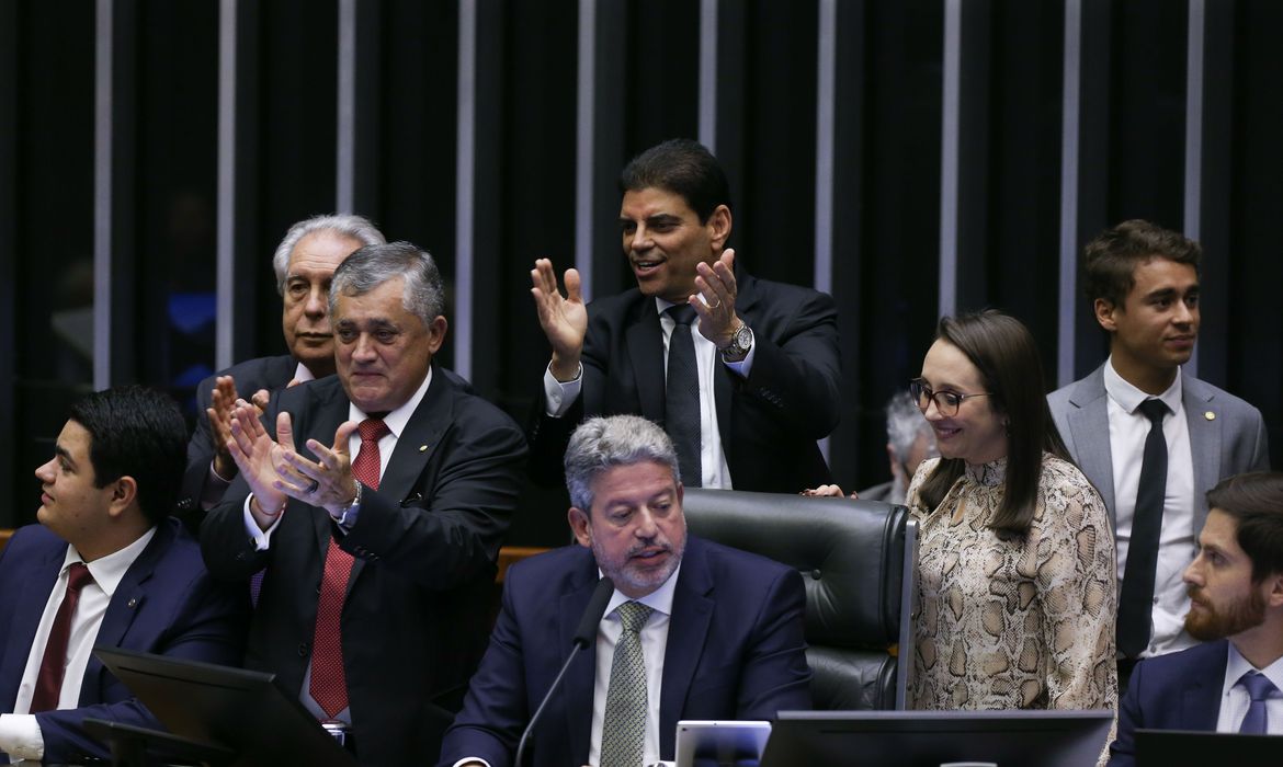 Câmara aprova urgência para projeto do arcabouço fiscal;  No total, 367 deputados votaram a favor e 102, contra