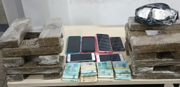 Polícia apreende 19kg de maconha e R$18 mil reais em Vitória da Conquista