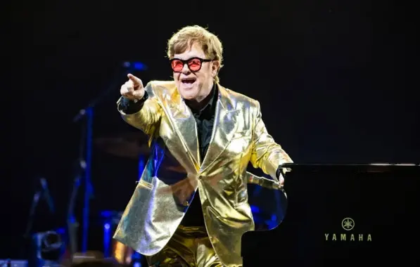 Show de Elton John na Suécia encerra sua vida nos palcos neste sábado