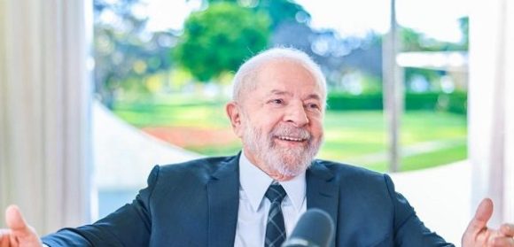 Lula sanciona lei da igualdade salarial e diz que empresário que descumprir vai ‘enfrentar a legislação’