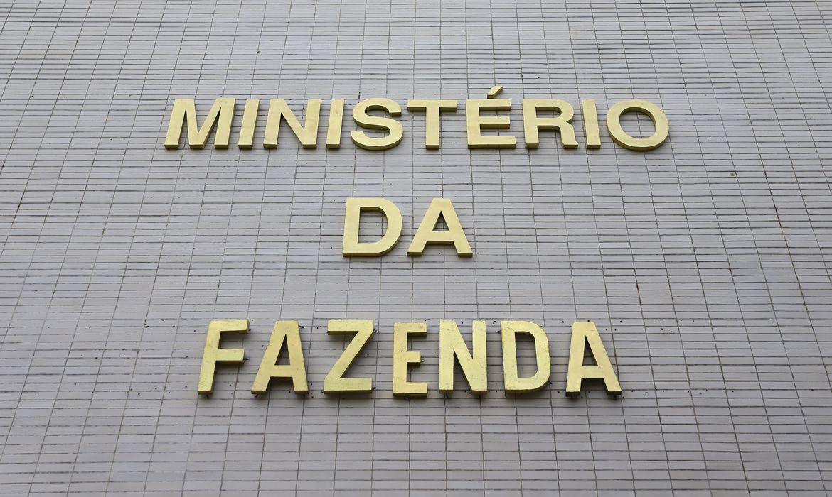 Fazenda elevará projeção de crescimento do PIB para 2,5% a 3% ; Secretário de Política Econômica adiantou nova estimativa