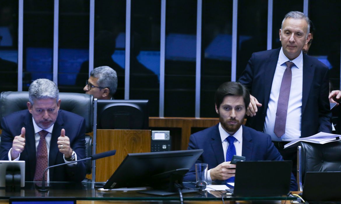 Câmara aprova PEC da reforma tributária Votação em primeiro turno teve 382 votos a favor e 118 contra