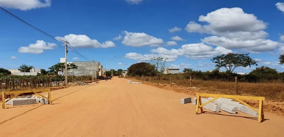 Paredes rachadas e copos quebrados: Moradores relatam prejuízos após tremor de terra em Tanque Novo