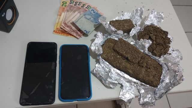 8ª CIPM: Dupla é abordada com droga No Centro De Itororó