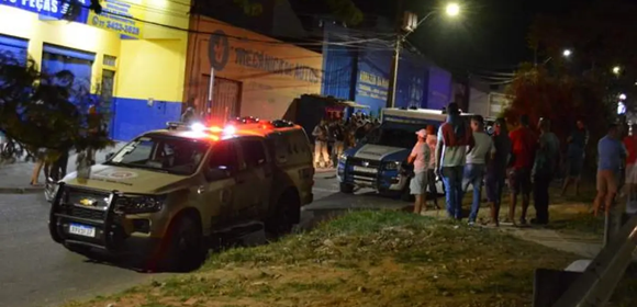 Vitória da Conquista: Dois homens são mortos a tiros dentro de carro