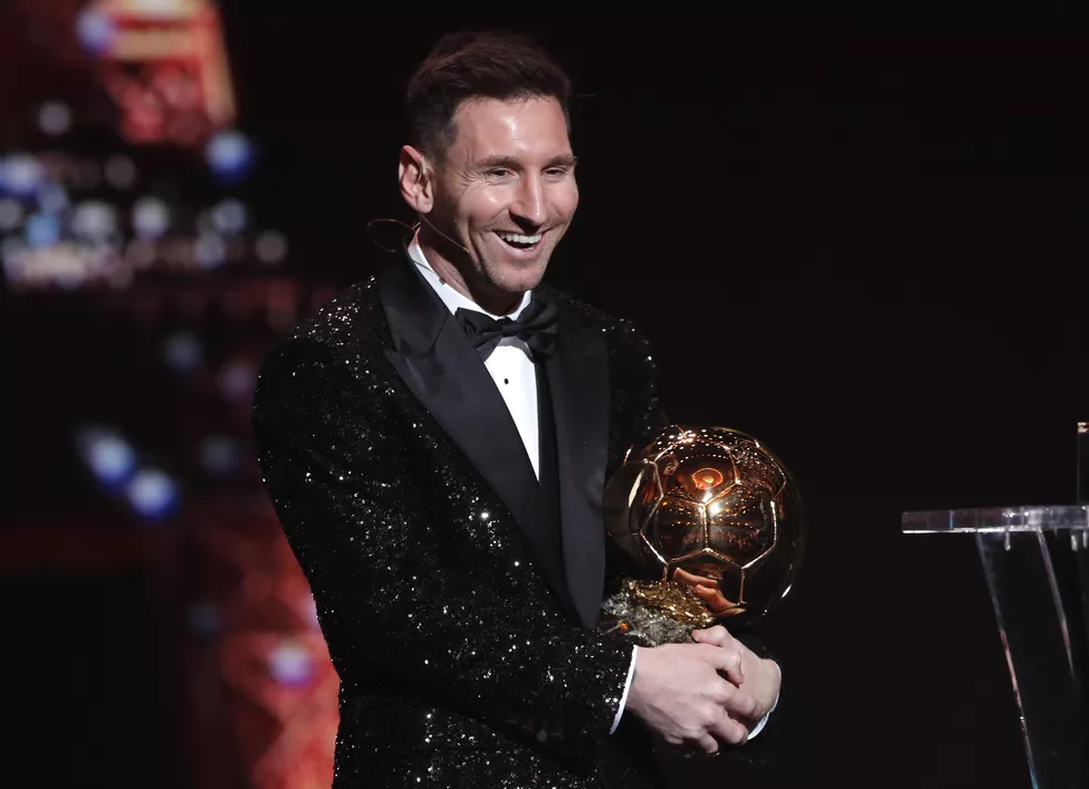 Polícia francesa investiga possível lobby do PSG para Messi ganhar a Bola de Ouro em 2021