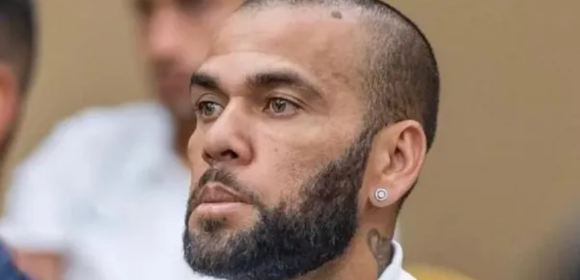 Daniel Alves é condenado a quatro anos e seis meses de prisão