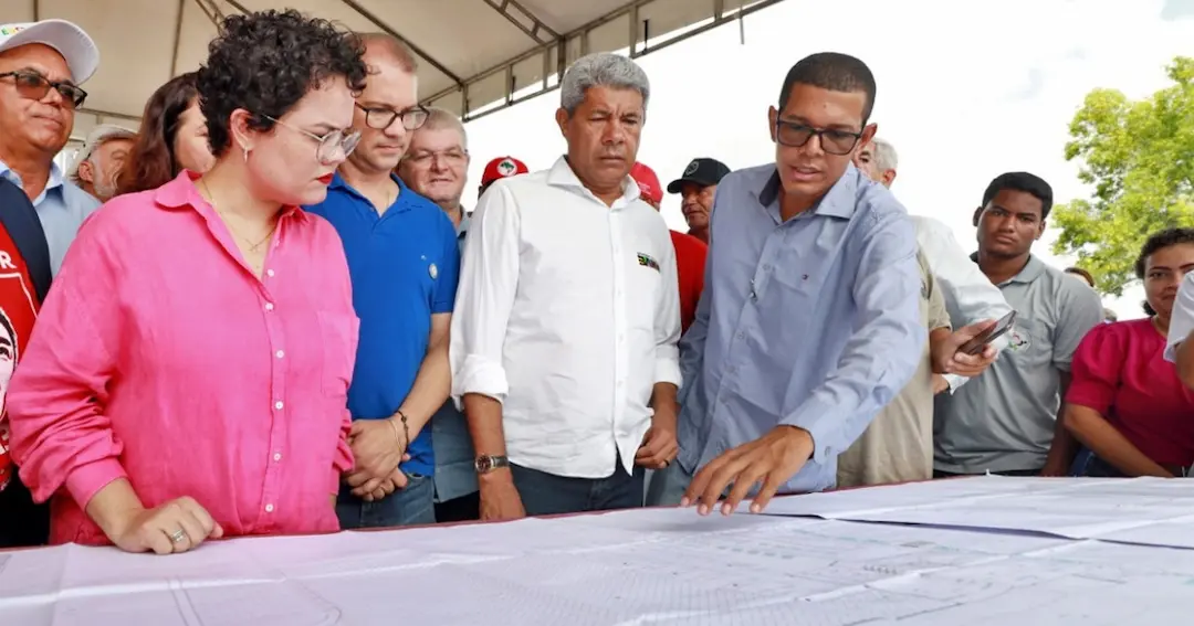 Jerônimo dá pausa do Carnaval e vai a Teixeira de Freitas para iniciar obras de rodoviária