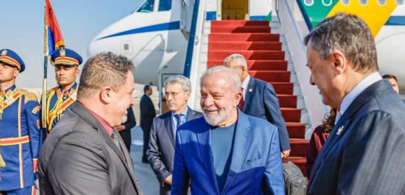 Lula desembarca no Cairo para tratar de guerra entre Israel e Hamas e assinar acordo na área de bioenergia