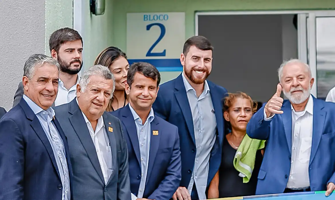 Lula anuncia construção de institutos federais na Baixada Fluminense;  Anúncio ocorreu durante entrega de casas do Minha Casa, Minha Vida