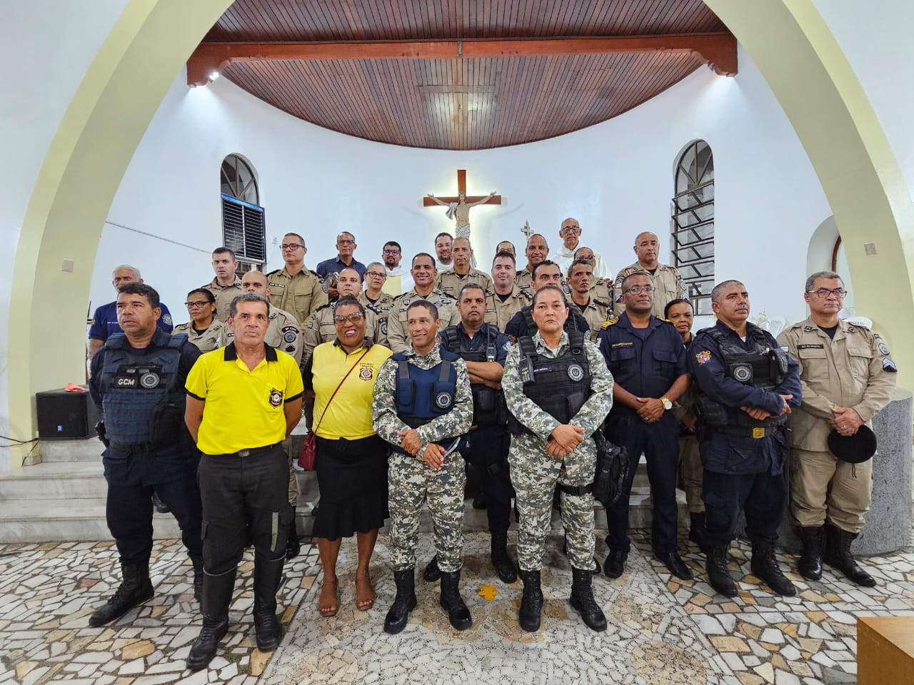 Itapetinga: Homenagem da Paróquia de São José as Forças Policiais