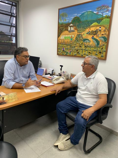 Adilson Martins, Pré-Candidato a Prefeito de Itapetinga, em Encontro Estratégico com Deputado Luciano Araújo em Salvador