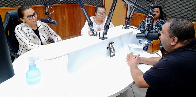 Itapetinga: Secretária de Saúde, Rosânia Rabelo, Aborda A  Saúde do Município No Rádio e Responde a Todos  os Questionamentos