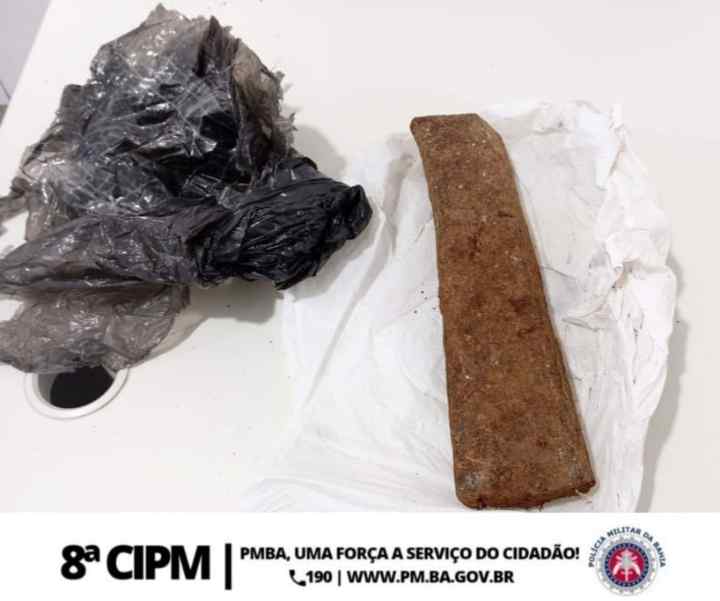 Ação Policial da 8ªCIPM em Itapetinga: Denúncia Anônima Leva à Descoberta de Entorpecente Enterrado